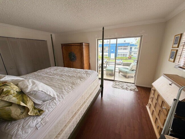Building Photo - 569 Normandy Ln