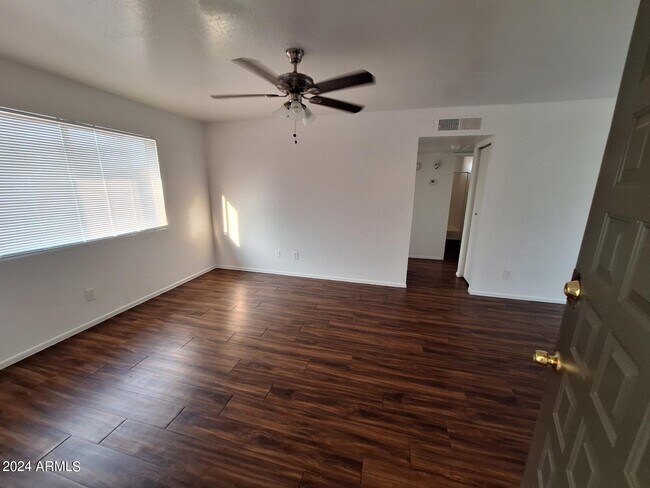 Primary Photo - 2029 N Hunt Cir