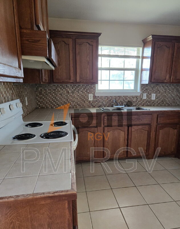 Building Photo - 3704 S Wyndham Ave