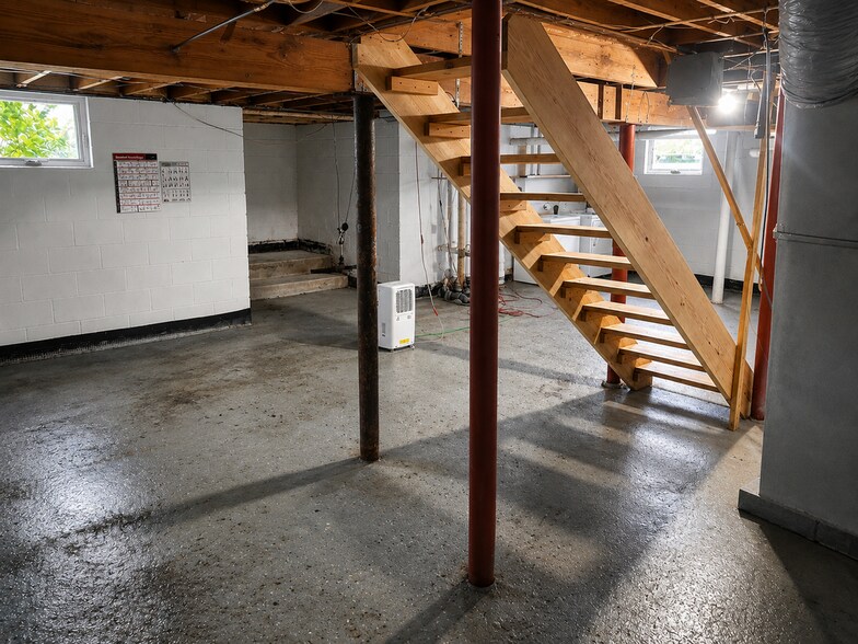 Building Photo - 17 Greenview Ave