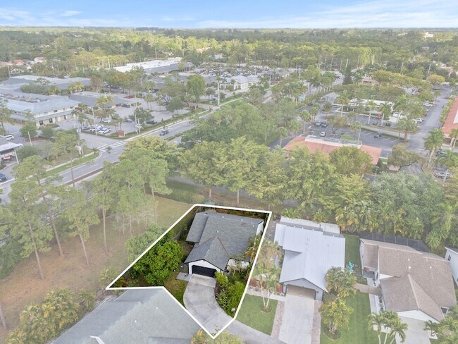 Building Photo - 465 Goldenwood Way