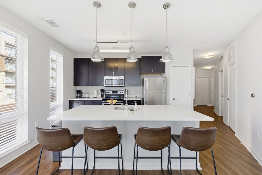 Building Photo - 421 E Market St