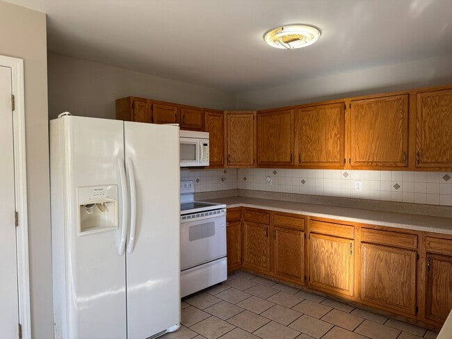 Building Photo - Charming Cul-de-Sac Home