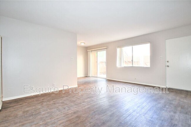 Building Photo - 420 W Linden Dr