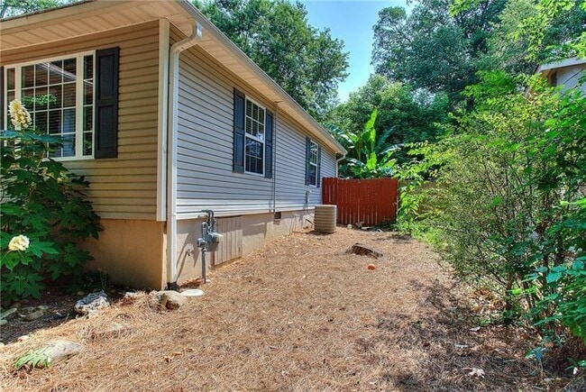Building Photo - 831 Tanner Dr