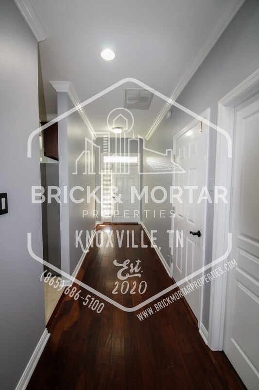 Building Photo - 613 Chapel Point Ln