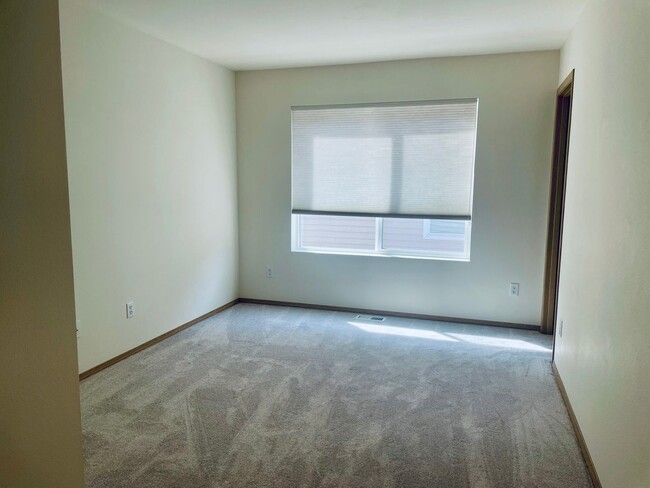 Building Photo - Delightful DuPont 3 Bedroom Home