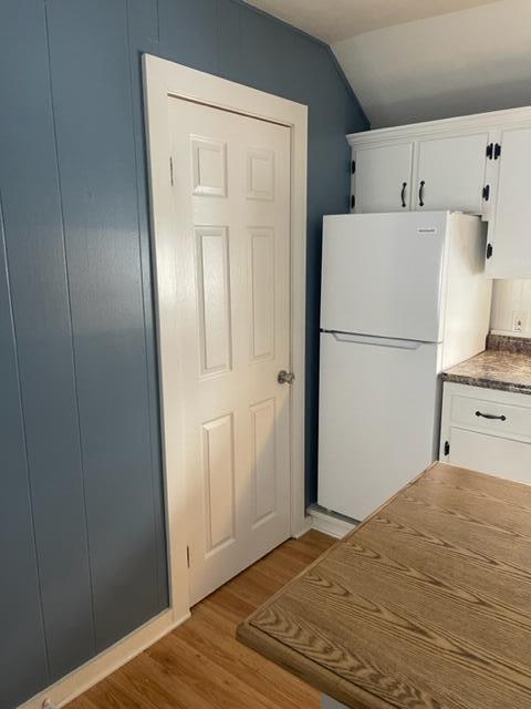 Building Photo - 2040 Roos Ave SW