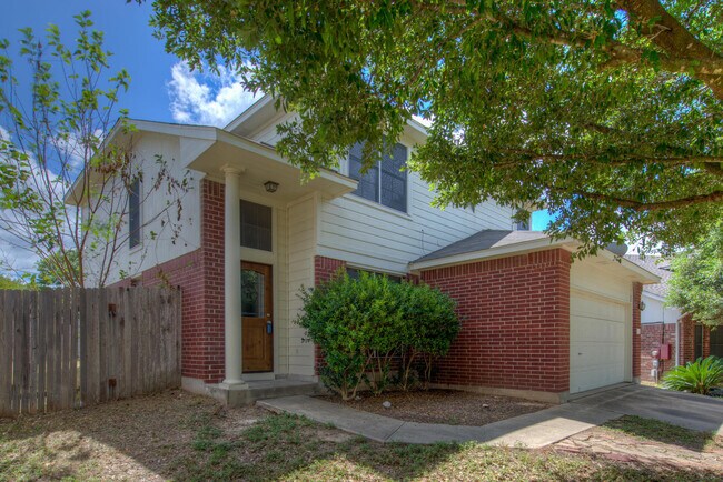 Building Photo - Very clean 4 BR 2.5 Bath