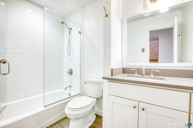 Building Photo - 9 Georgetowne N