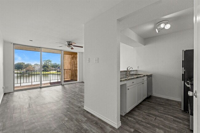 Building Photo - 12600 Melville Dr