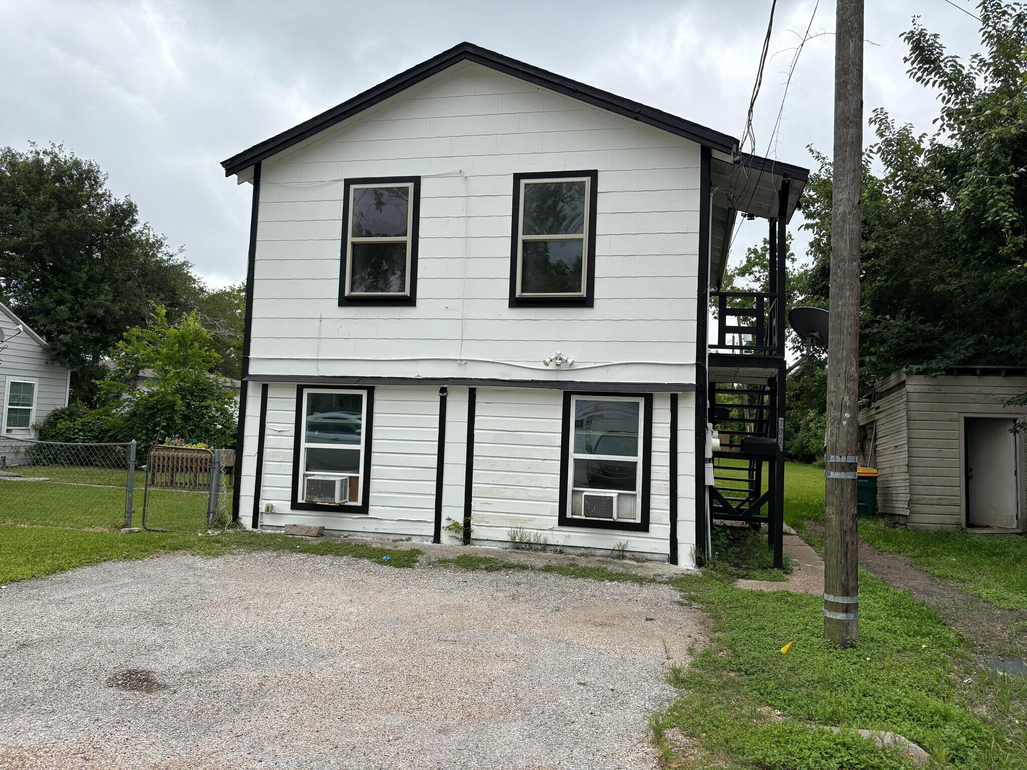 Building Photo - 702 Rosedale St