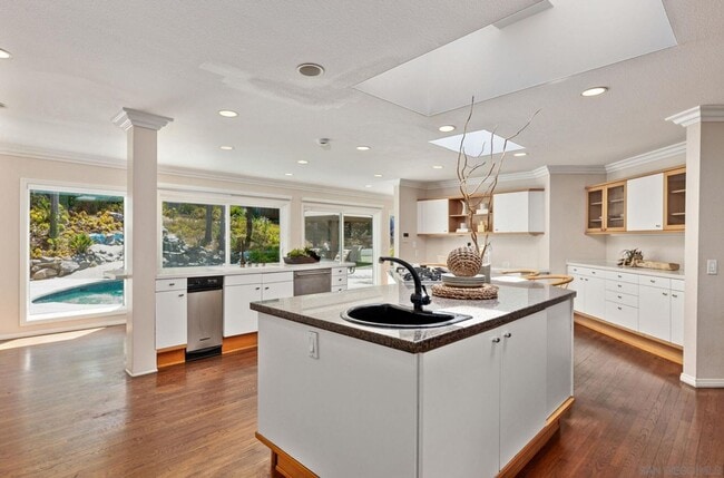 Building Photo - Spacious 4-Bedroom Home with Pool, Panoramic Views, and Solar on 1.5 Acres