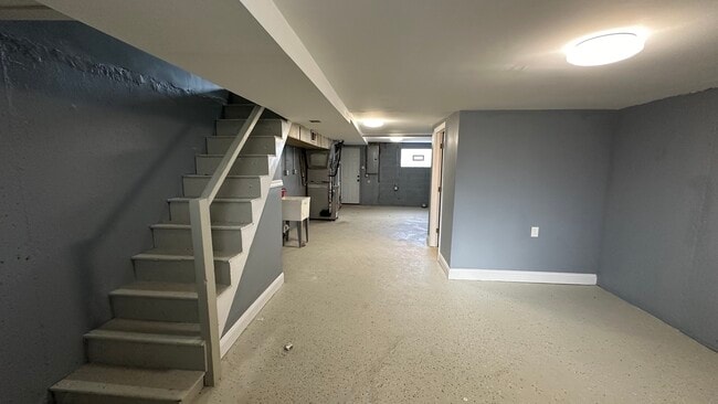 Building Photo - 5152 Crestwood Dr