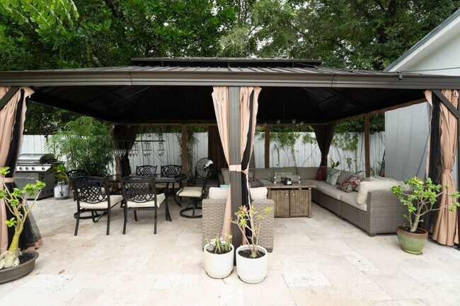 Building Photo - 4017 Monroe St