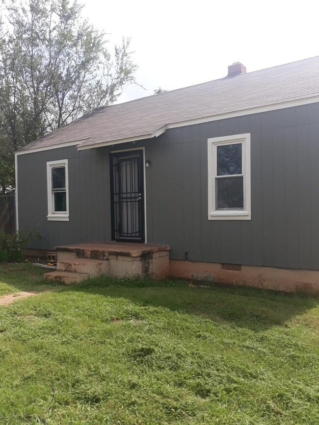 Primary Photo - 1422 NE 27th St