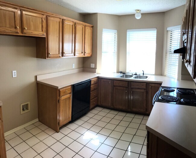 Building Photo - 3415 Miller Pl