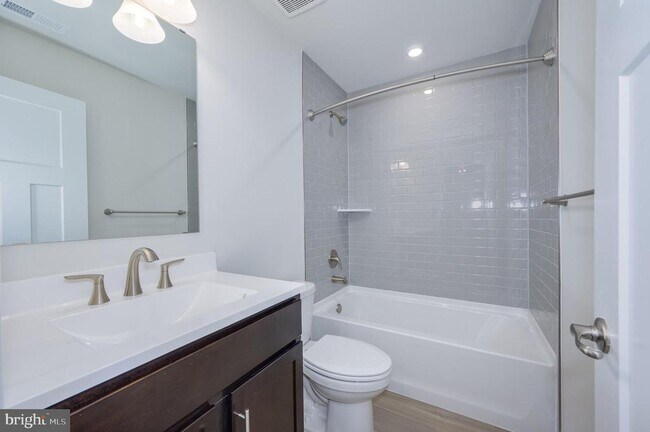 Building Photo - 14 Trotting Rd