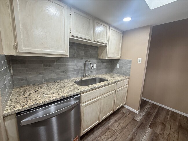 Building Photo - 14777 Wunderlich Dr
