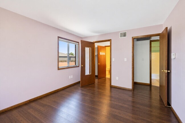 Building Photo - 10345 Whitnall Edge Dr