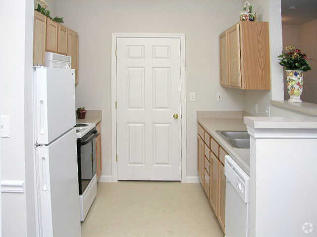 Kitchen - Gateway Crossing Apartments