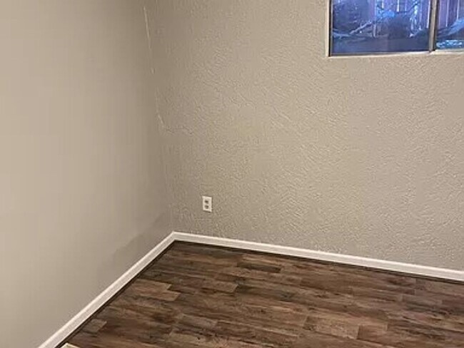 Building Photo - 2660 Villa Loma Dr