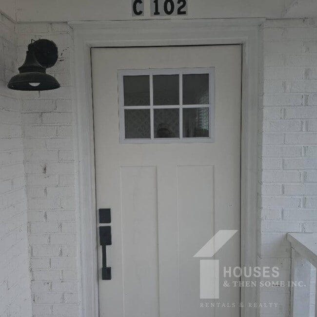 Building Photo - 511 Hampton Ave