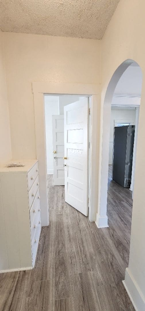 Building Photo - Large Sunny 4 Bedroom 3 Bath Country Style...