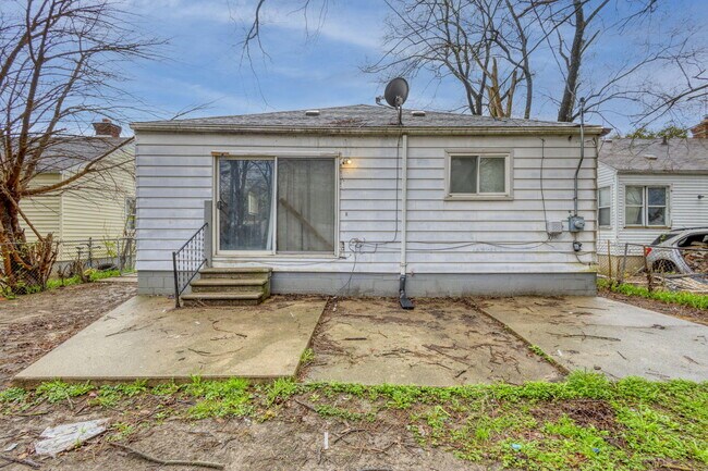 Building Photo - 19435 McCormick St