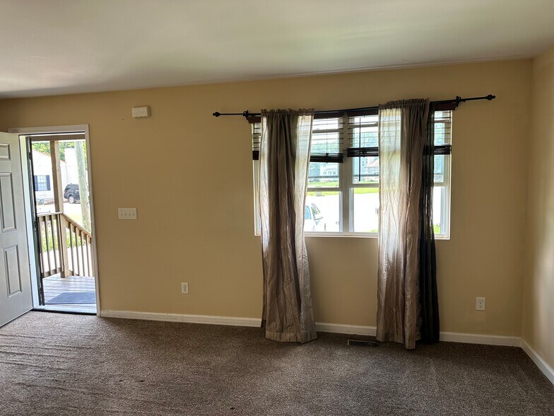 Building Photo - 105 Chesapeake Ct