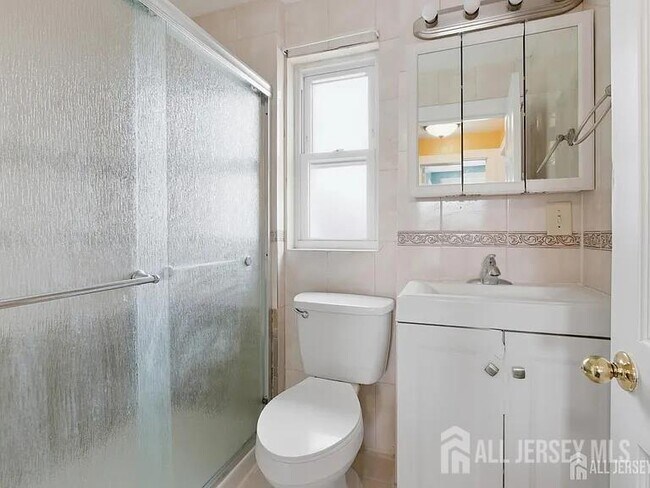 Building Photo - 25 Langley Pl