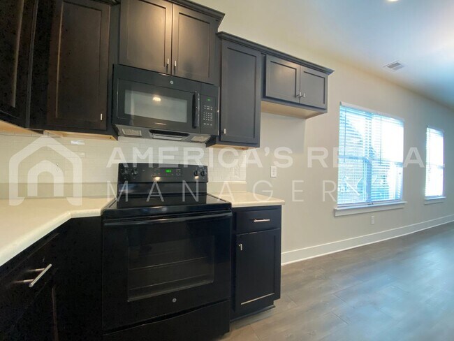 Building Photo - Large Townhome for Rent in Gardendale... Available to View Now!