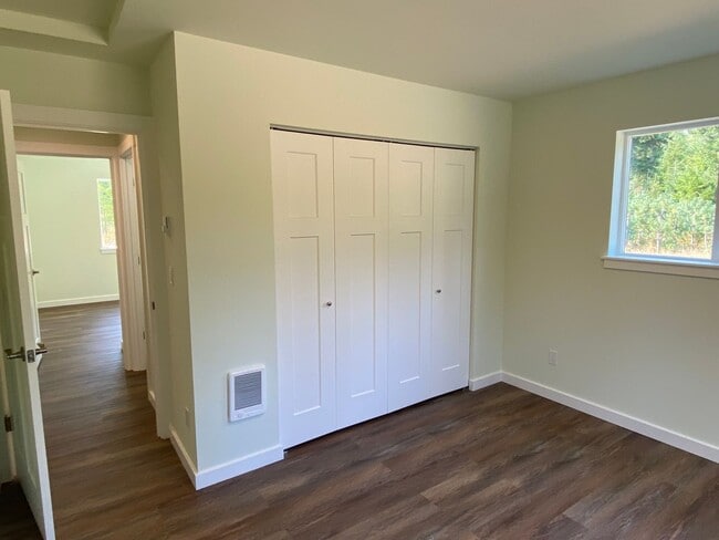 Building Photo - 3bd 2.5ba Home in Belfair on 2.5 Acres