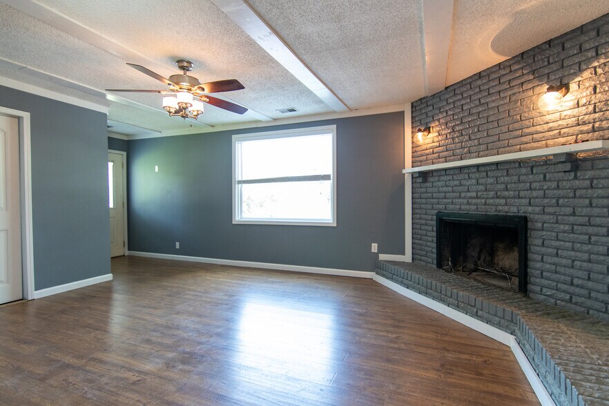 Building Photo - 313 Rachel Rd