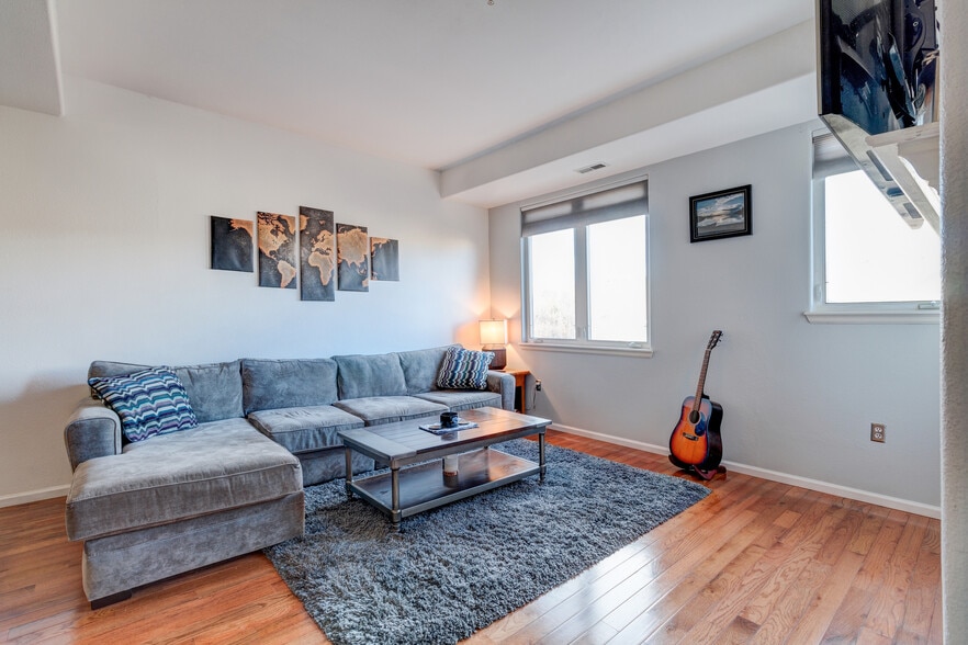 Building Photo - 2951 W Riverwalk Cir