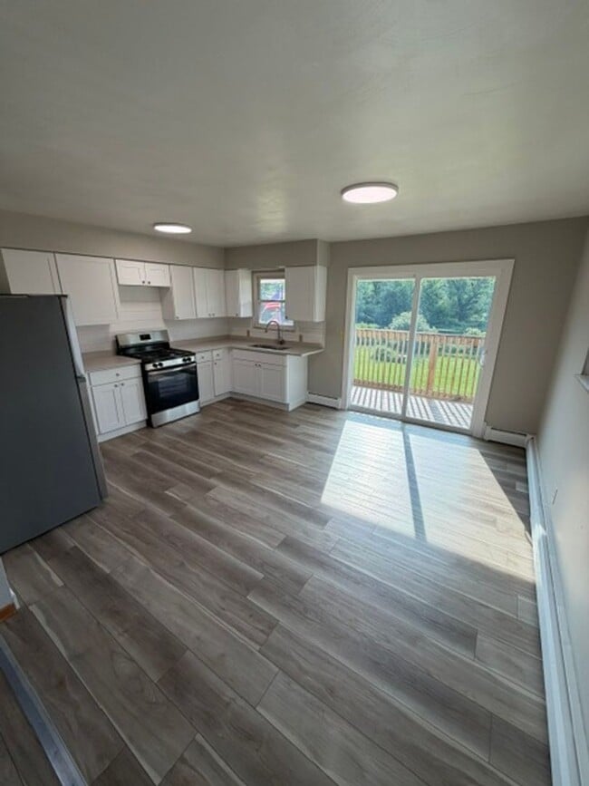 Building Photo - 523 Mishler Rd