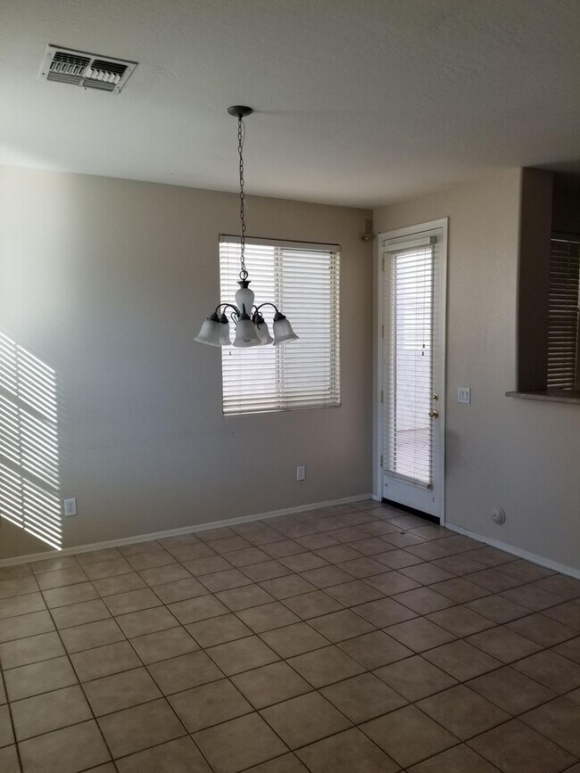 Building Photo - Spacious 3BD Home Near Downtown Phoenix & Major Freeways