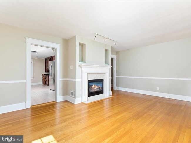 Building Photo - 301 Wood Ave