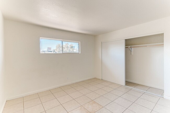 Building Photo - HOUSING CHOICE VOUCHER APPROVED! Bright & Spacious 2-Bedroom Upstairs Unit in Central Las Vegas!