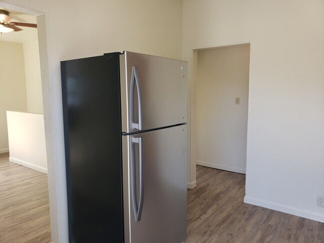 Building Photo - FI416-YA