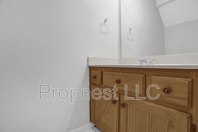 Building Photo - 840 Barrington Woods Cove