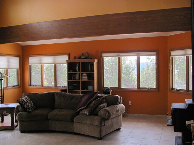 Building Photo - Charming Southwestern Stucco Home