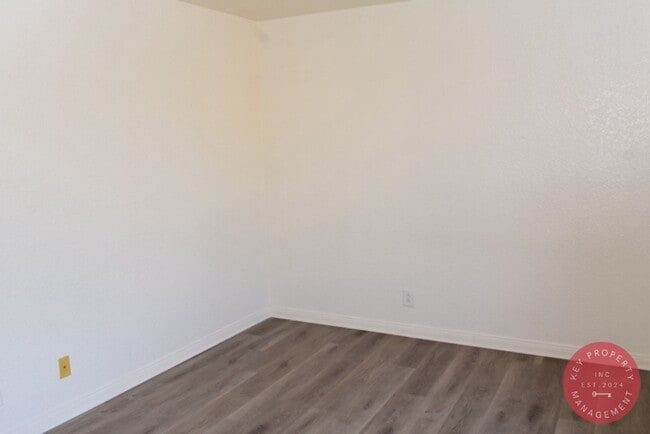 Building Photo - Charming 3-Bedroom Condo in the Heart of L...