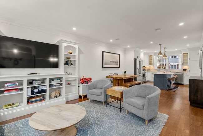 Building Photo - 2 Crystal Pl