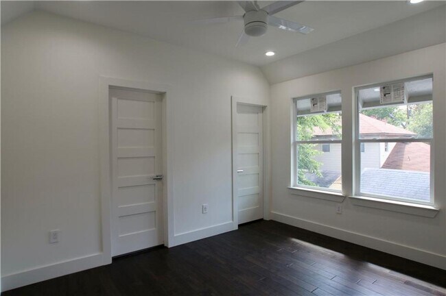 Building Photo - 705 Harris Ave