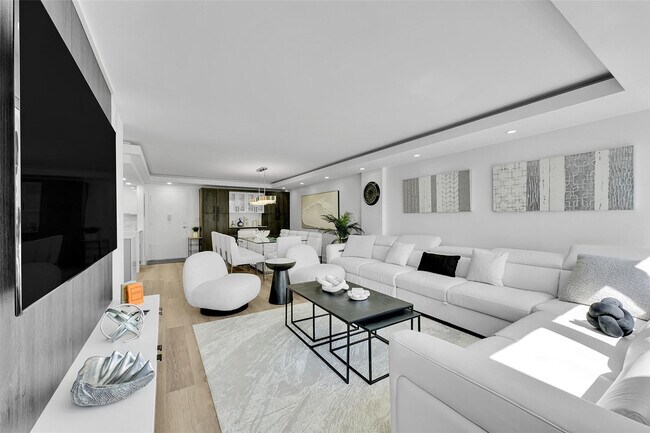Building Photo - 405 N Ocean Blvd