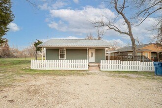 Building Photo - 207 Harris St
