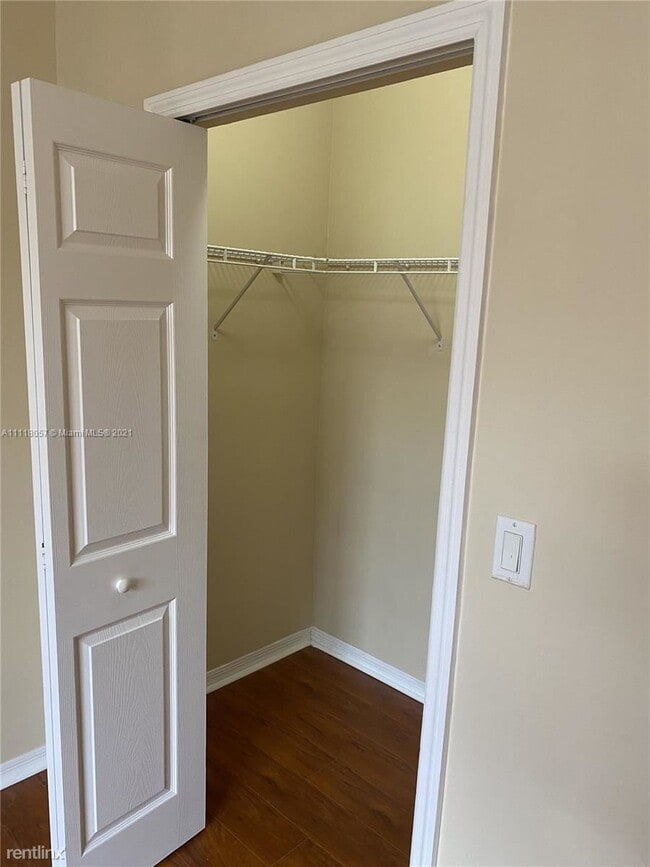 Building Photo - 3 br, 2.5 bath Townhome - 10671 SW 7th St ...