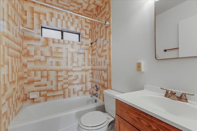 Building Photo - 1 Bedroom Apartment Across from NPS!