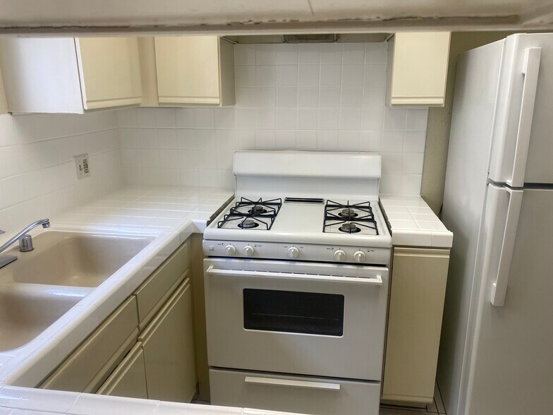 Building Photo - 2400 Seneca St